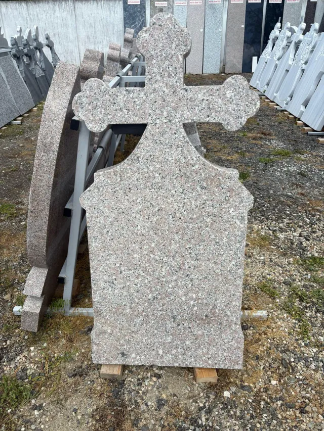 Cruce funerara granit rosu GR13 cu postament